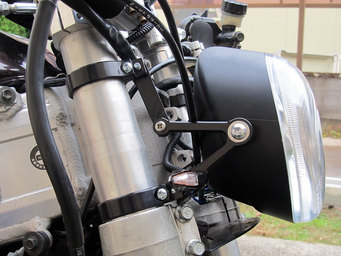 最新情報 MAX タンクカバー Beemer 1090L ショートCNC機械加工オートバイヘッドライトブラケット LT-93 アンスラサイト  バイクヘッドライトブラケット バグスター BMWカフェレーサー、スクランブラー、カスタムバイク、 K100RS